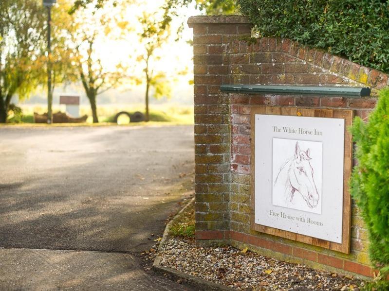 The White Horse Inn Eye  ภายนอก รูปภาพ